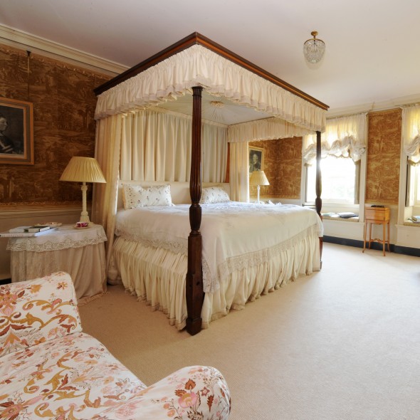 Island Hall - four poster bedroom